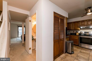 7036 Knighthood Ln, Columbia, MD 21045 - photo 5