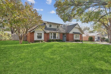 3905 Marys Creek Dr, Benbrook, TX 76116 - photo 2