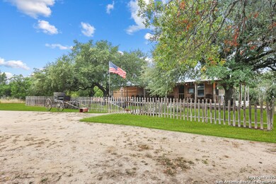 596 Oakridge Ln, Lakehills, TX 78063 - photo 2