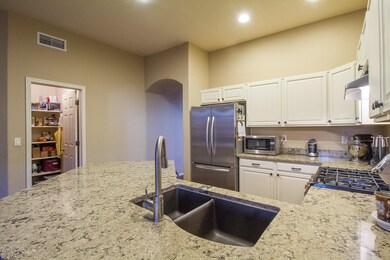 3670 N Sunterra Ct, Tucson, AZ 85719 - photo 6