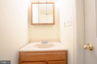 13002 Woodcutter Cir, Germantown, MD 20876 - photo 4