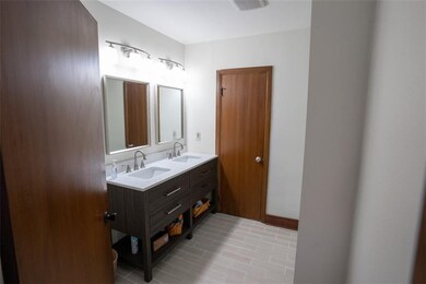 2230 E 29th St, Des Moines, IA 50317 - photo 7