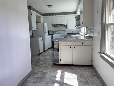 20 Leslie Ave, Claremont, NH 03743 - photo 7