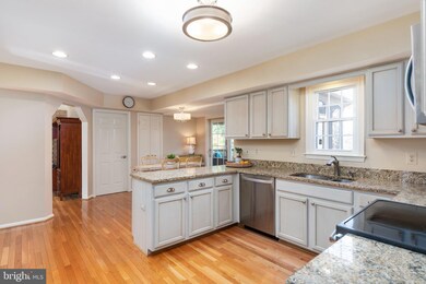 13150 Rounding Run Cir, Herndon, VA 20171 - photo 6