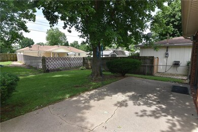 5225 Navajo Ct, Columbus, IN 47203 - photo 7