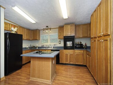Room to move around in Kitchen (all appliances inc