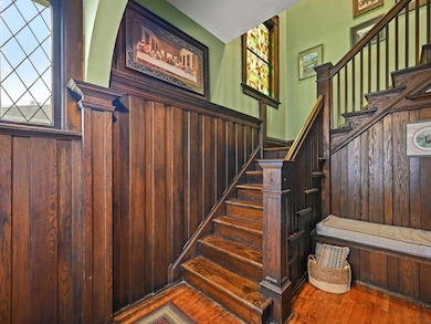 1018 W 5th St, Dubuque, IA 52001 - photo 5