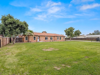 4933 E Tulare St, Fresno, CA 93727 - photo 7