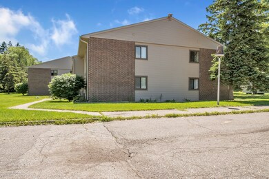 5402-Maple-Ridge-Rd-#32-Haslett-windowst