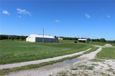 404 S Prairie Ln, Raymore, MO 64083 - photo 4