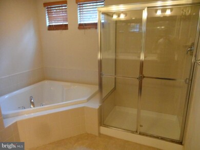 15514 Glastonbury Way, Upper Marlboro, MD 20774 - photo 7