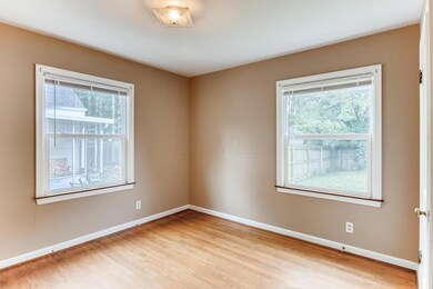 3071 Dresden Columbus OH 43224-large-007