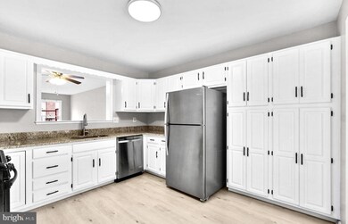 106 W Locust St, Occoquan, VA 22125 - photo 2