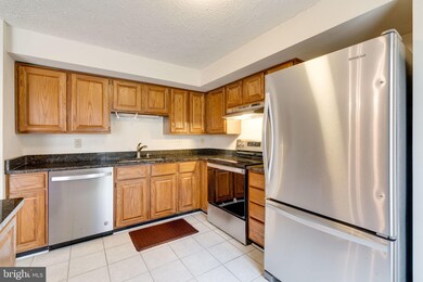 7548 Aspenpark Rd, Lorton, VA 22079 - photo 4