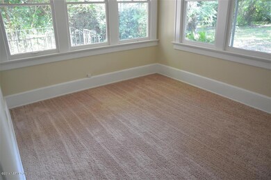 6) Bedroom