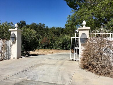 22157 Mulholland Dr, Woodland Hills, CA 91364 - photo 4