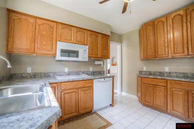 227 W 9th St, Mankato, MN 56001 - photo 6