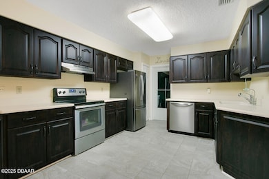 008_trevisuality_176_palm_sparrow_court-