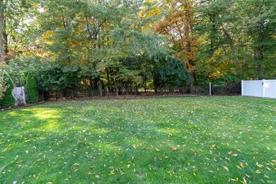 4313 Garden Oak Dr, South Bend, IN 46628 - photo 7