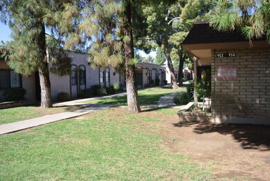 Path to 958 N Cherry