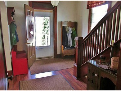 Entry/Foyer.
