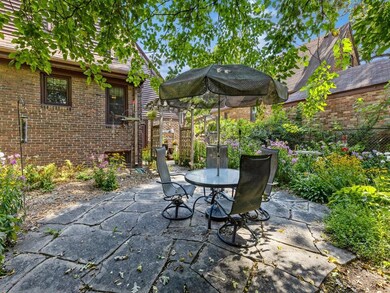 1526 41st St, Des Moines, IA 50311 - photo 2