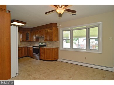 927 Philadelphia Ave, Reading, PA 19607 - photo 5