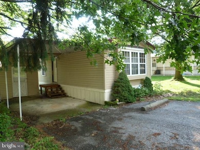 1589 Pin Oak Dr, Chambersburg, PA 17202 - photo 2