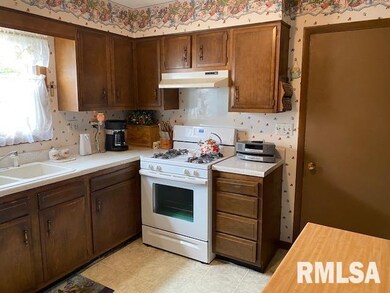 2425 2nd St, Moline, IL 61265 - photo 5