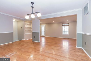 10110 Walnut Wood Ct, Burke, VA 22015 - photo 5