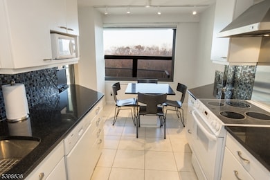 2 Claridge Dr unit 7NE, Verona, NJ 07044 - photo 4