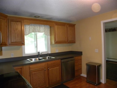 90 Hall Rd, Londonderry, NH 03053 - photo 3