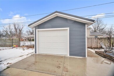 661 Hollywood Ave, Sheffield Lake, OH 44054 - photo 3