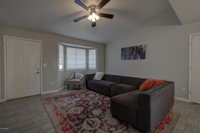 Living room/Entry