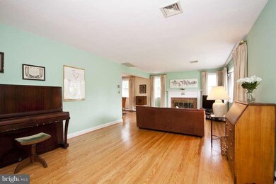 8209 Thornton Rd, Towson, MD 21204 - photo 3