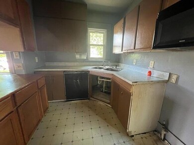 1354 Lansing Ave, Lansing, MI 48915 - photo 6