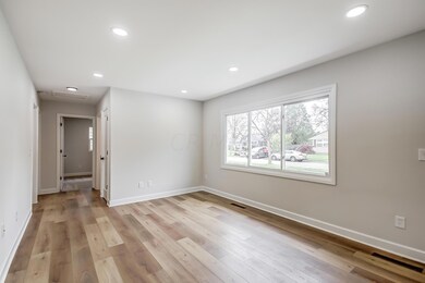 4554 Grimsby Rd, Columbus, OH 43227 - photo 4