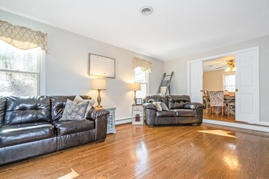 9 Hollis St, Uxbridge, MA 01569 - photo 5