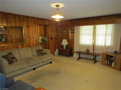 508 Montgomery St, Reidsville, NC 27320 - photo 6