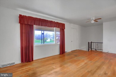 14739 Maugansville Rd, Hagerstown, MD 21740 - photo 5