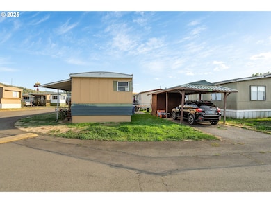 211 SW Berry Loop Ln, Roseburg, OR 97471 - photo 4