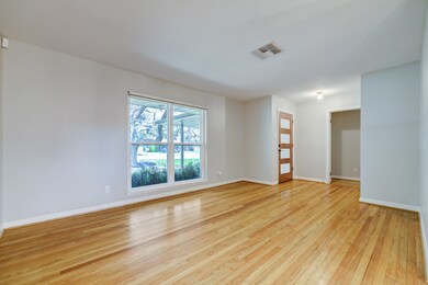 2211 Cheshire Ln, Houston, TX 77018 - photo 3