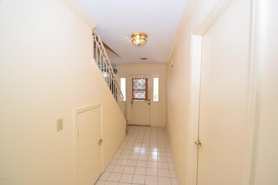 ENTRYWAY AND FOYER!