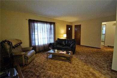 520 E 6th St S, Newton, IA 50208 - photo 4