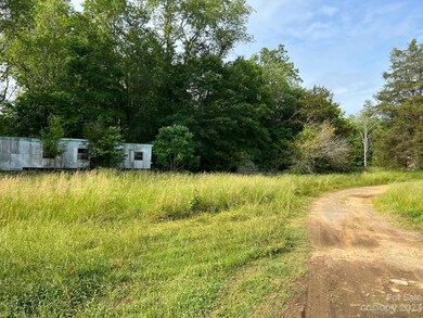 6091 Oakridge Rd, Clover, SC 29710 - photo 3