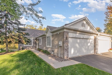 769 Lake Ridge Dr, Woodbury, MN 55129 - photo 4