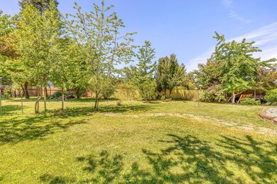 810 S 4th St, Central Point, OR 97502 - photo 4