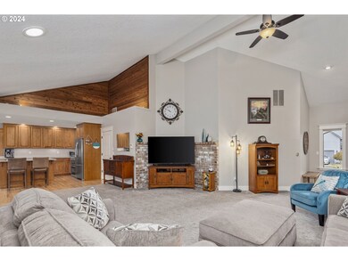 Living Room-Ceiling Fan