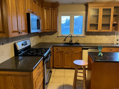 175 Post Oak Rd, Stratford, CT 06614 - photo 4