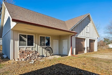 1137 West St, Grinnell, IA 50112 - photo 2